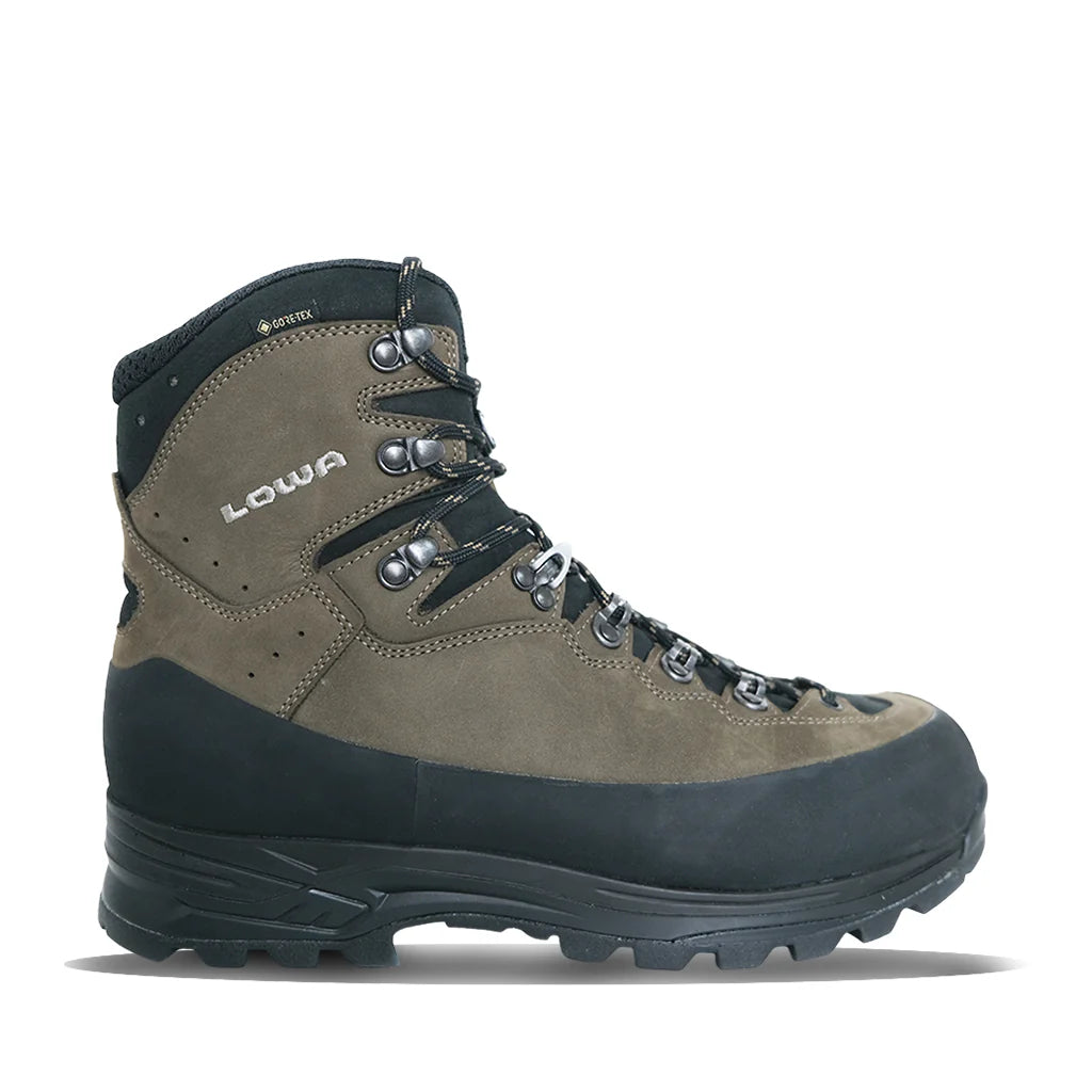 Lowa High Country GTX Footwear